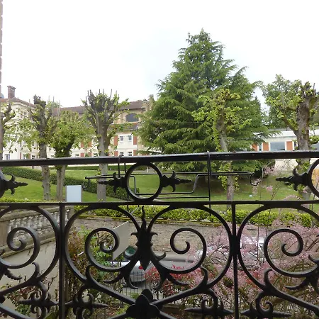 Des Thermes Bourbon-lʼArchambault