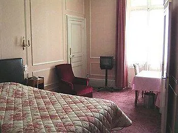 Des Thermes 2* Bourbon-lʼArchambault