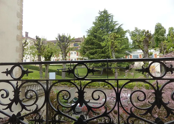 Des Thermes Bourbon-lʼArchambault