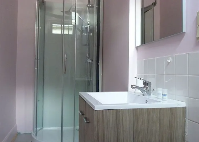 Des Thermes 2* Bourbon-lʼArchambault