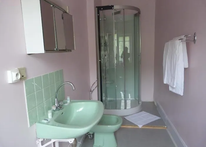 Des Thermes 2* Bourbon-lʼArchambault